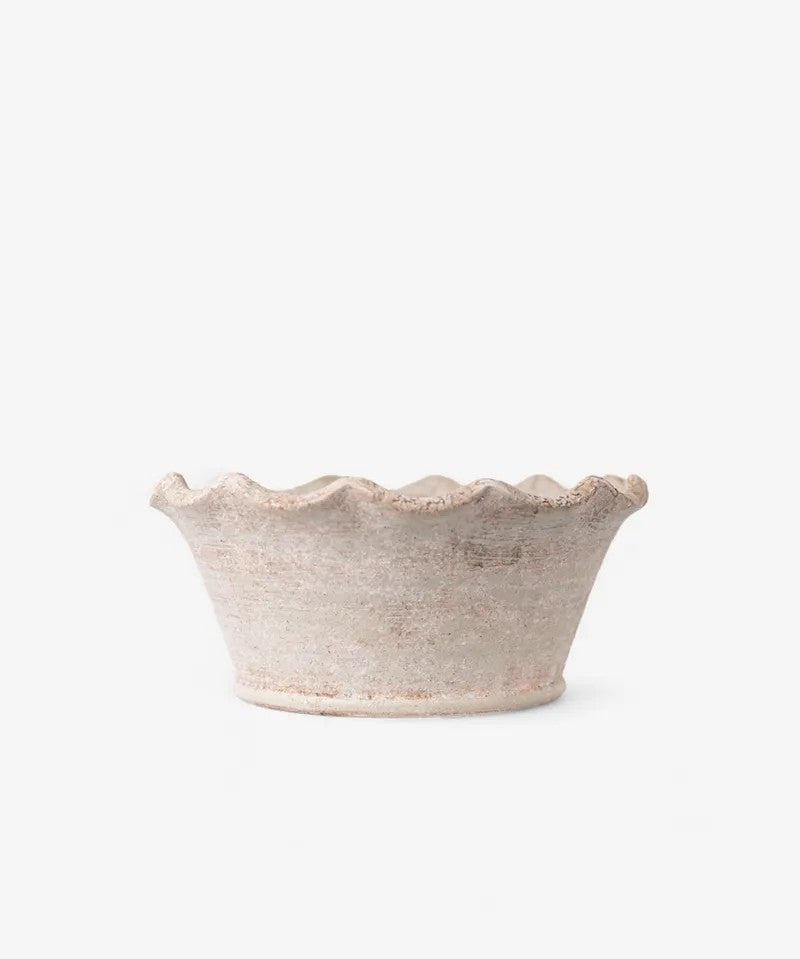 Planter bowl with wavy scalloped edge