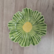 Green Daisy with yellow centre plate