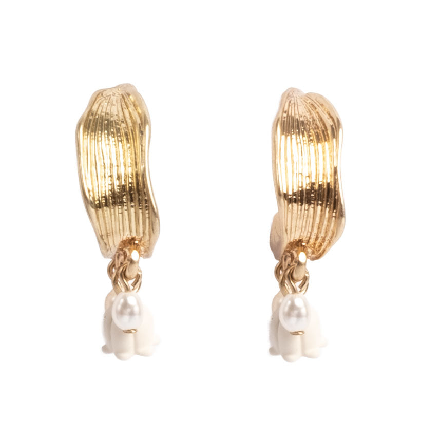 New from A&C Oslo this season, our Lillies and Pearl Creol Earrings are finished 14K gold plate and feature two delicate pearls and a lilly dropping from a stunning gold creol hoop. Earring drop measures 23mm at Cerise NZ.

