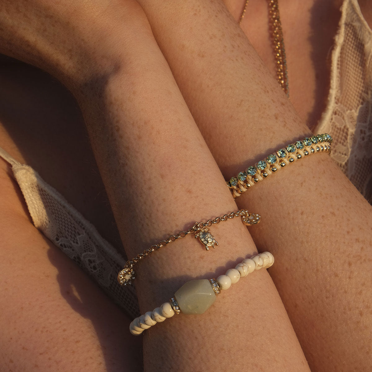 New to Cerise for 2026 from the A&C Oslo Serenity Collection this White Howlite stone bracelet has an elasticated band and 14K gold plating. Shown here on a model layered with bracelets from the A&C Collection.  The bracelet measures 19cm.
