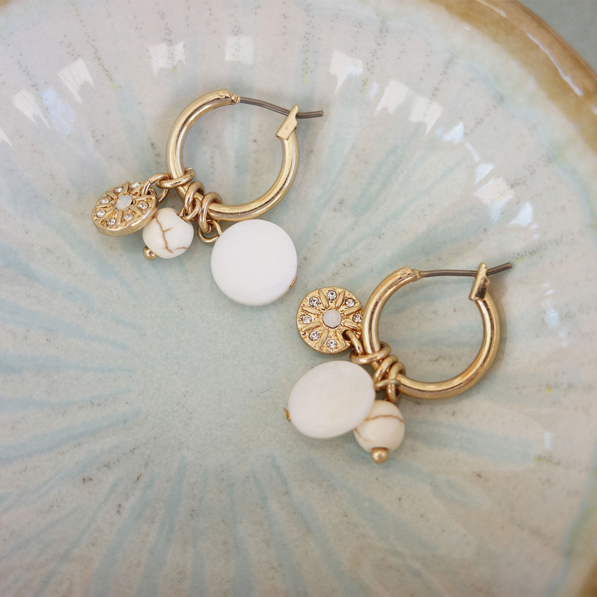 A&C Oslo Shimmer Collection, featuring the Solstice Gold Bunch Earrings. Beautifully feminine with just a little bit of Boho on the side - we love them!
The Shimmer Collection features white opal stones and bohemian details to bring out the beauty in the natural and imperfect. These pieces are great to match with feminine and bohemian fashion trends and are 14K gold plated steel.
Measurements: 16mm hoop