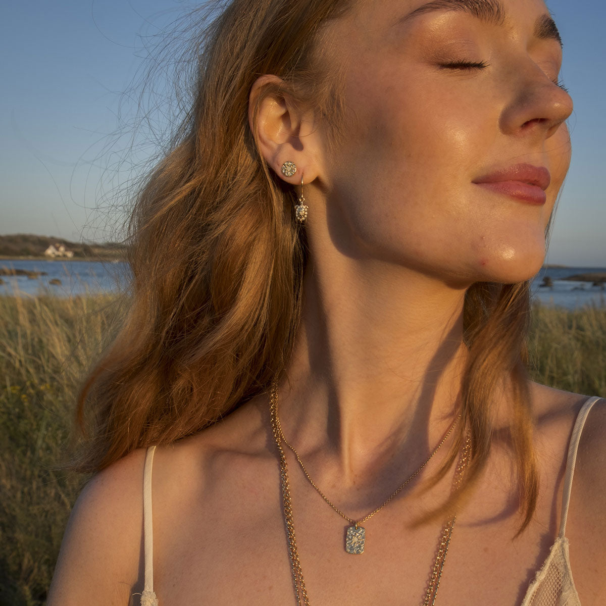 New for 2026 at Cerise the A&C Oslo Solstice Gold Stud Earring with its gorgeous little opal stone and crystals from the Shimmer collection and worn here by a model is so feminine.
The Shimmer Collection features white opal stones and bohemian details to bring out the beauty in the natural and imperfect. These pieces are great to match with feminine and bohemian fashion trends and are either silver or 14K Gold plated.
Stud measures 8mm
14K gold plated steel.