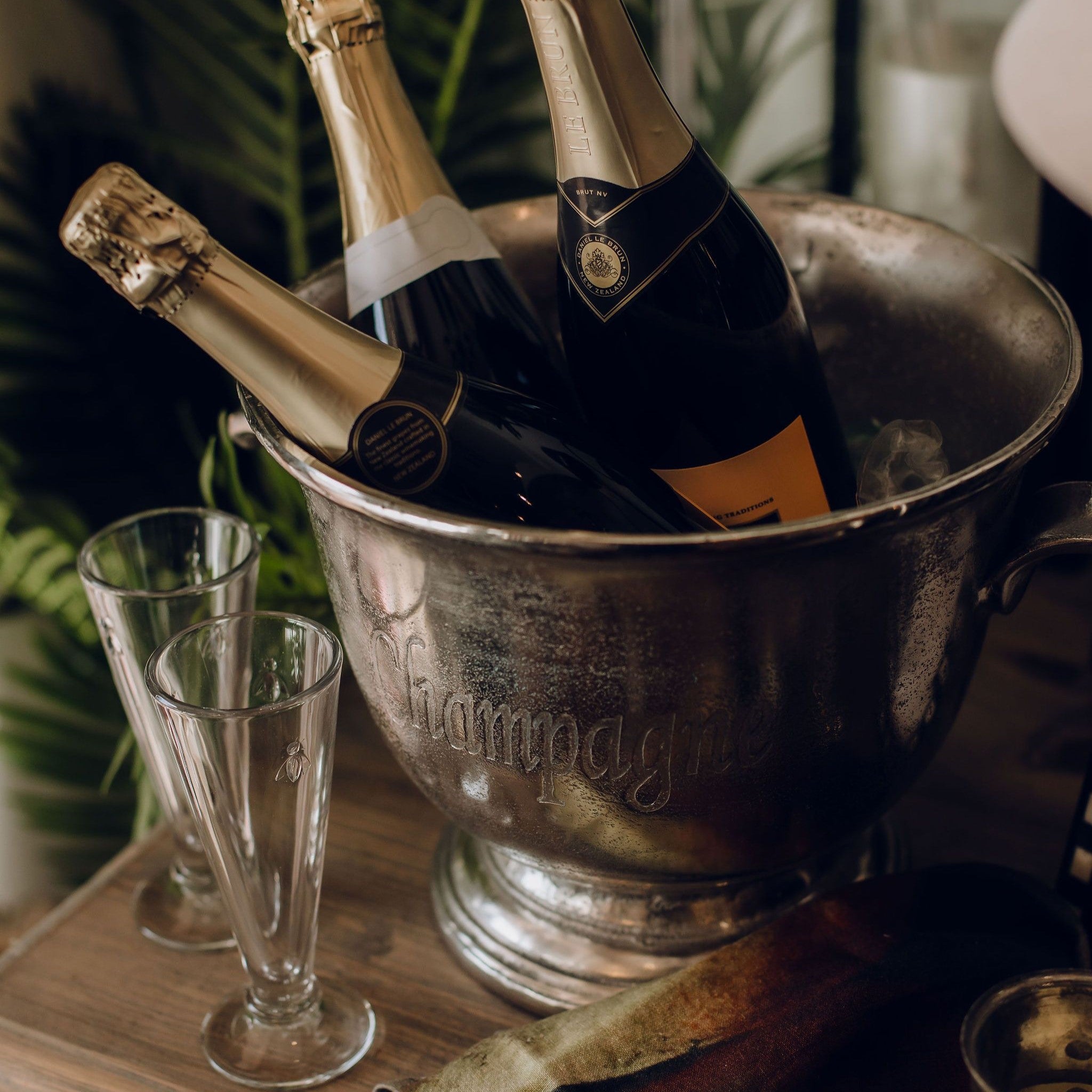 Silver aluminium champagne bucket with handles