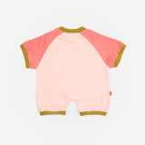 Das Ist Maurice Romper in Pink Petal at Cerise. A sweet, hand-drawn “Pink Petal” artwork sits across the chest, adding a unique and playful touch. Contrasting bright coral raglan sleeves bring a vibrant pop of colour, while olive green ribbed trims.