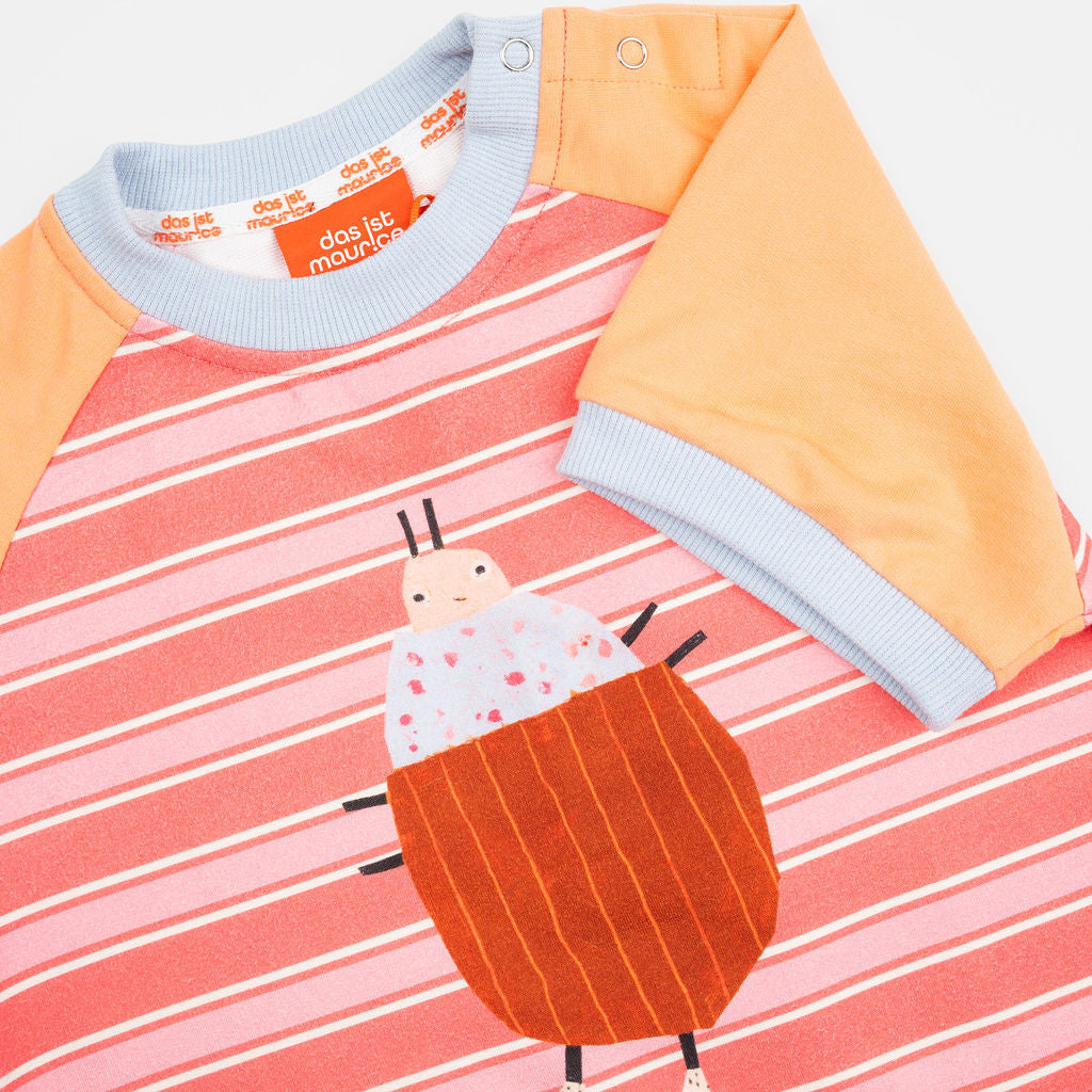 Das Ist Maurice Romper for Baby and toddlers at Cerise.  Peachu Bug design in a soft melon pink strip with contrasting plain sleeves and a Bug design on the front.  Snap closures for easy nappy changes.