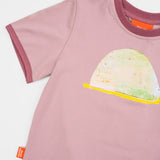 Das Ist Maurice Sammy the Snail T Shirt at Cerise. Set against a beautiful dusty rose base, the T-shirt features exclusive hand-illustrated Sammy the Snail artwork across the front.