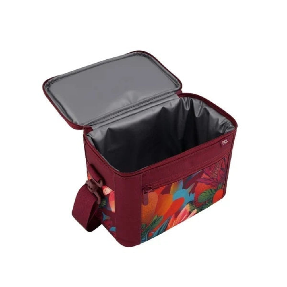 Take your lunch and snacks with you in style with the FLOX Antipodes Lunch Cooler from Cerise. Part of the vibrant FLOX Antipodes Collection, this practical insulated lunch bag combines everyday functionality with FLOX’s distinctive botanical-inspired artwork and contemporary New Zealand design