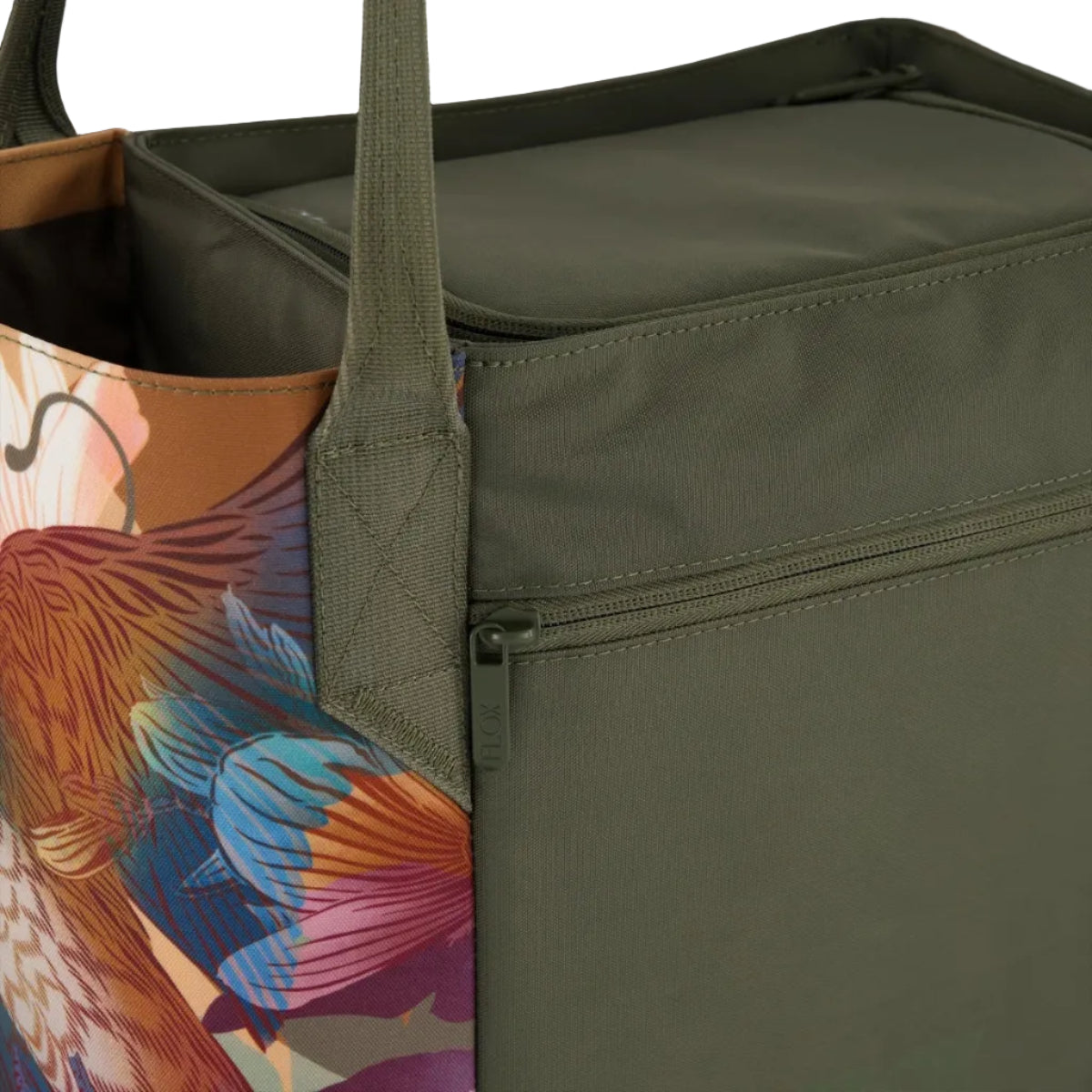 Perfect for picnics, beach days, road trips, work lunches and outdoor adventures, the FLOX Antipodes Cooler Bag at Cerise is designed to make carrying food and drinks easy and stylish. Its insulated construction means your goods will stay chilled and fresh.
