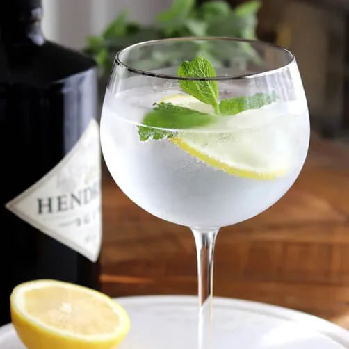 Set of 4 balloon style gin glasses with silver rim