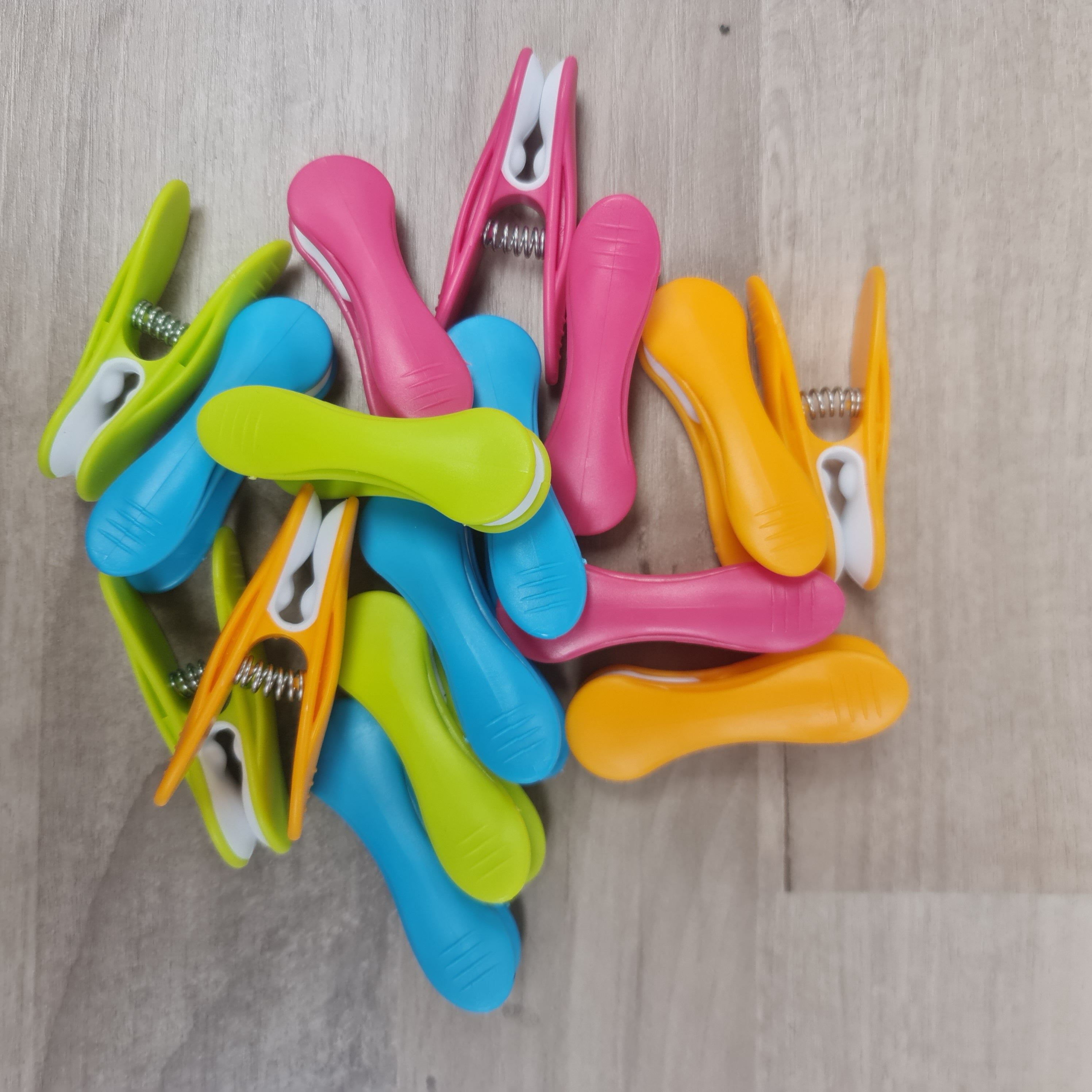 Laguelle Soft Grip clothes pegs, sold in a pack of 16 at Cerise.  Made in France and each 16 pack includes 4 x Blue, Pink, Green and Orange.  Firmly holds your clothes in place without leaving marks.