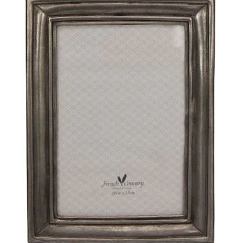 Pewter photo frame with narrow edge to take a 4 x 6 inch photo  