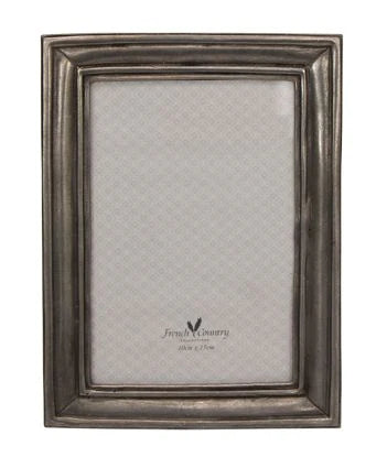 Pewter photo frame with narrow edge to take a 4 x 6 inch photo  