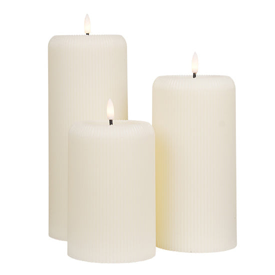 Set of 3 differendt height ribbed candles with LED flame