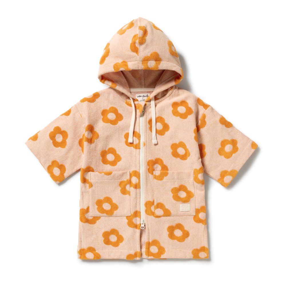Wilson & Frenchy Daisy Glow Organic Terry Hooded Towel at Cerise. Designed with a practical zip-up front, this mid-length hooded towel is easy to pop on when it’s time to get dry. The relaxed fit allows plenty of room for comfortable movement, while two handy front patch pockets provide a practical place for little hands or small treasures.
