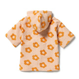 Wilson & Frenchy Daisy Glow Organic Terry Hooded Towel at Cerise. Designed with a practical zip-up front, this mid-length hooded towel is easy to pop on when it’s time to get dry. The relaxed fit allows plenty of room for comfortable movement, while two handy front patch pockets provide a practical place for little hands or small treasures.