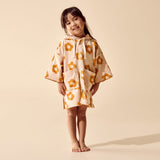 Wilson & Frenchy Daisy Glow Organic Terry Hooded Towel at Cerise. Designed with a practical zip-up front, this mid-length hooded towel is easy to pop on when it’s time to get dry. The relaxed fit allows plenty of room for comfortable movement, while two handy front patch pockets provide a practical place for little hands or small treasures.