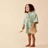 Wilson & Frenchy Seafoam Stripe Organic Terru Hooded Towel at Cerise. Designed with a practical zip-up front, this mid-length hooded towel is easy to pop on when it’s time to get dry. The relaxed fit allows plenty of room for comfortable movement, while two handy front patch pockets provide a practical place for little hands or small treasures.