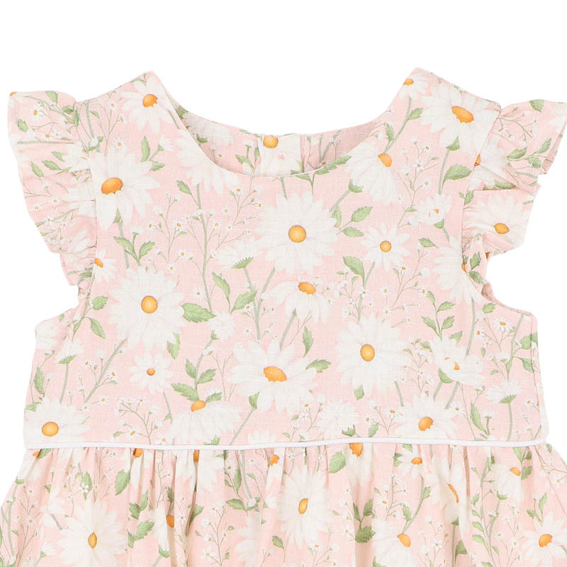 Floral dress with ruffled sleeves with white daisys on a pink background