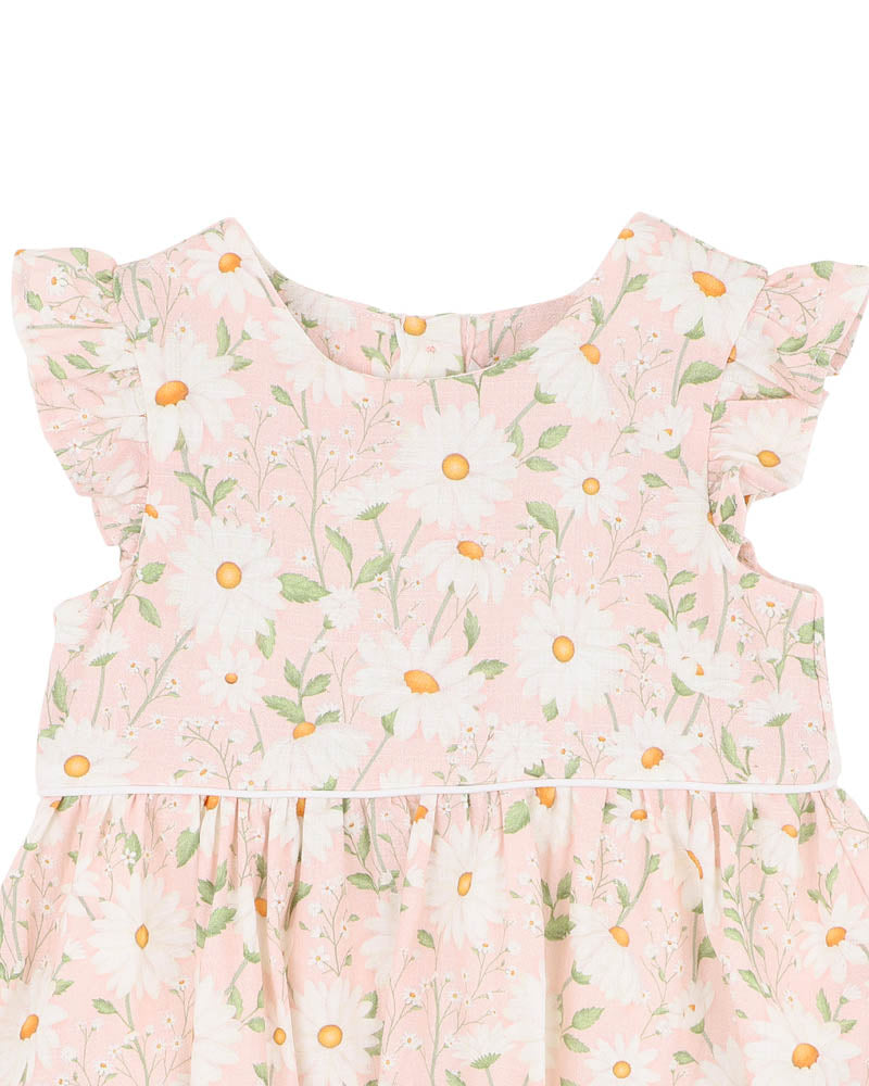Floral dress with ruffled sleeves with white daisys on a pink background
