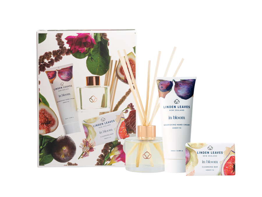 Freshen up your hands and home with this gorgeous gift set from Linden leaves.  Available in three fragrances of Aqua Lily, Pink Petal and Amber Fig.  Beautifully Packaged and ready to gift. Set includes  Cleansing Bar 100g Fragrance Diffuser 100ml Hand Cream 100ml  Made in New Zealand